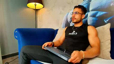 Snapshot of vans_ross chatting on 02-25-26, 07:34 Vans Ross online show from 02-25-26, 07:34