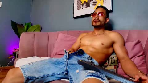 Snapshot of vans_ross chatting on 03-06-26, 07:32 Vans Ross online show from 03-06-26, 07:32