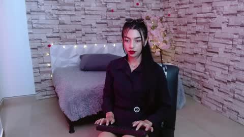 Snapshot of vanse_lust chatting on 12-03-24, 06:17 Karuna online show from 12-03-24, 06:17