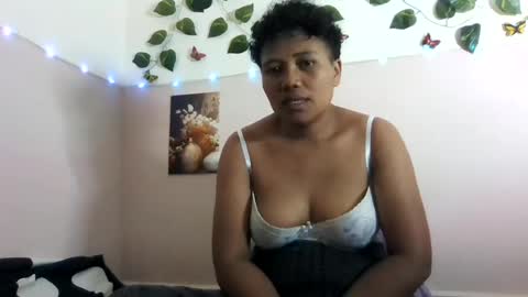 Vayannah online show from 06-17-26, 04:52