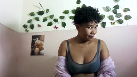 Snapshot of vayannah chatting on 06-25-26, 07:46 Vayannah online show from 06-25-26, 07:46