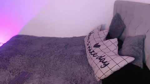 Snapshot of vayolett_bass chatting on 12-20-24, 05:40 Vayolett Bass online show from 12-20-24, 05:40