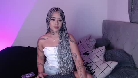 Snapshot of vayolett_bass chatting on 02-21-25, 10:59 Vayolett Bass online show from 02-21-25, 10:59