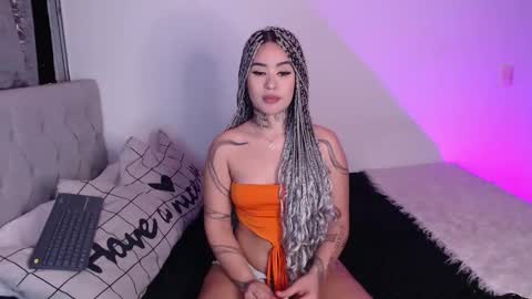 Snapshot of vayolett_bass chatting on 03-05-25, 03:08 Vayolett Bass online show from 03-05-25, 03:08