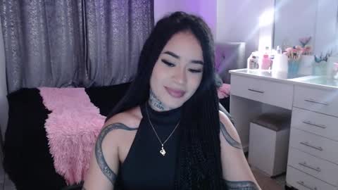 Snapshot of vayolett_bass chatting on 10-21-25, 10:21 Vayolett Bass online show from 10-21-25, 10:21