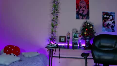 Snapshot of vayolett_dakotta chatting on 12-25-24, 05:58 Vayolett online show from 12-25-24, 05:58