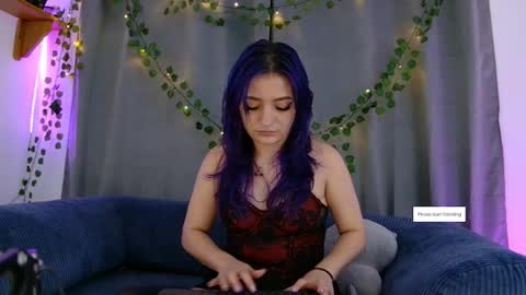 Snapshot of vayolett_dakotta chatting on 12-17-25, 01:33 Vayolett online show from 12-17-25, 01:33