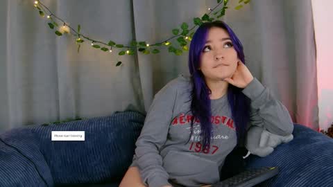 Snapshot of vayolett_dakotta chatting on 01-15-26, 06:18 Vayolett online show from 01-15-26, 06:18