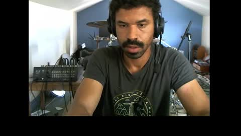 Snapshot of vbigidux chatting on 12-23-24, 04:12 vbigidux online show from 12-23-24, 04:12