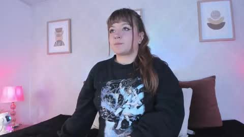 Vee Simons online show from 09-29-25, 07:40