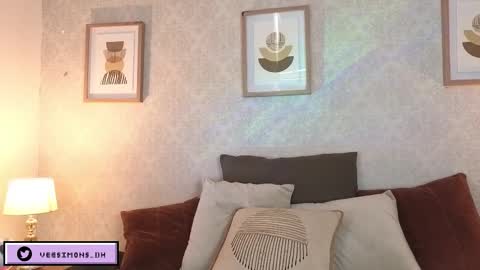 Vee Simons online show from 12-22-25, 06:05