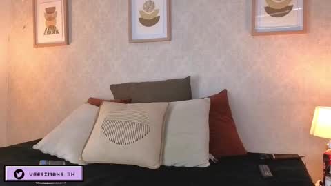 Vee Simons online show from 03-02-26, 07:43