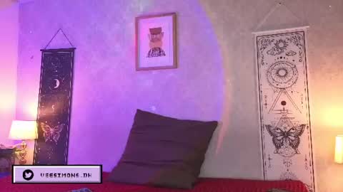 Vee Simons online show from 07-21-26, 07:49