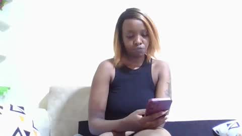 Snapshot of veey_dellah chatting on 12-22-25, 09:17 veey online show from 12-22-25, 09:17