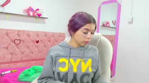 Snapshot of velina_honey chatting on 08-06-26, 12:29 Velinahoney online show from 08-06-26, 12:29