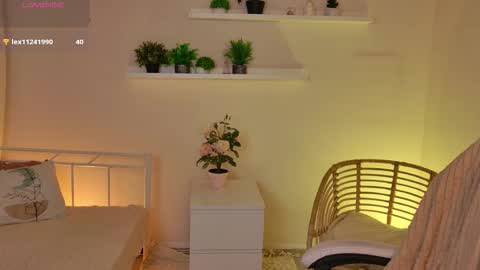 Snapshot of velissealace chatting on 11-08-25, 08:51 Alice online show from 11-08-25, 08:51