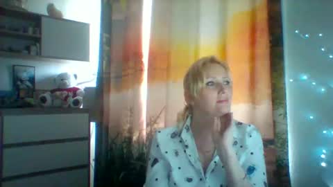 velka_raspberry online show from 05-18-26, 01:06