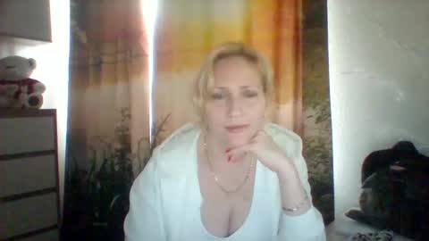 velka_raspberry online show from 05-22-26, 08:21