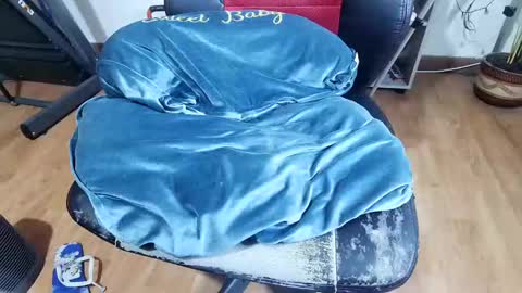 Snapshot of vellarossa chatting on 01-23-25, 03:37 Im VelaI will be Christmas and New Year with my family December 22 to January 13 I will miss you guys. online show from 01-23-25, 03:37