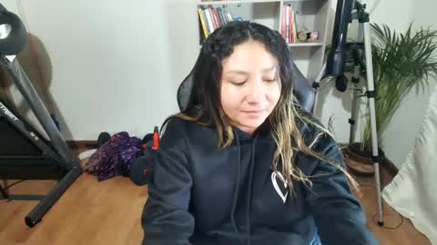Snapshot of vellarossa chatting on 02-11-25, 05:58 Im VelaI will be Christmas and New Year with my family December 22 to January 13 I will miss you guys. online show from 02-11-25, 05:58