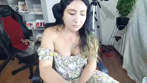 Snapshot of vellarossa chatting on 09-24-25, 03:10 Im VelaI will be Christmas and New Year with my family December 22 to January 13 I will miss you guys. online show from 09-24-25, 03:10