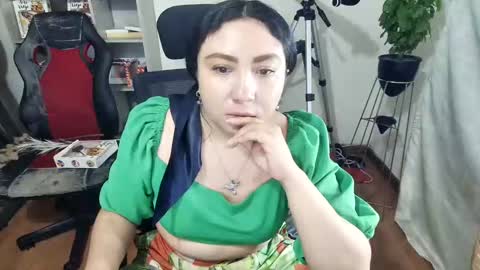 Snapshot of vellarossa chatting on 10-05-25, 02:32 Im VelaI will be Christmas and New Year with my family December 22 to January 13 I will miss you guys. online show from 10-05-25, 02:32