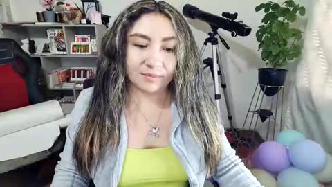 Snapshot of vellarossa chatting on 10-23-25, 10:08 Im VelaI will be Christmas and New Year with my family December 22 to January 13 I will miss you guys. online show from 10-23-25, 10:08