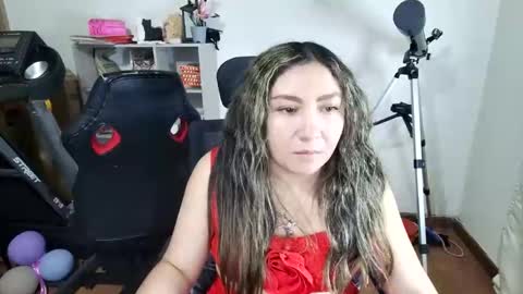 Snapshot of vellarossa chatting on 11-28-25, 01:41 Im VelaI will be Christmas and New Year with my family December 22 to January 13 I will miss you guys. online show from 11-28-25, 01:41