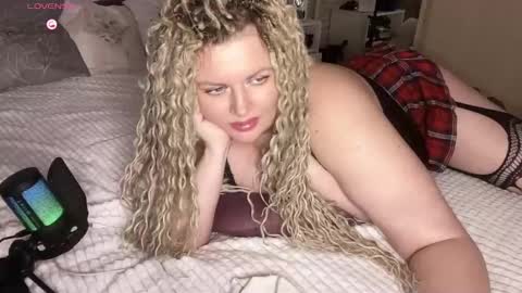 Snapshot of vellinka chatting on 09-27-25, 10:15 vellinka online show from 09-27-25, 10:15