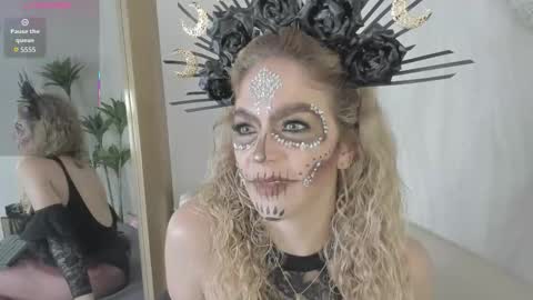 Snapshot of velora_ chatting on 10-31-25, 04:02 Velora online show from 10-31-25, 04:02