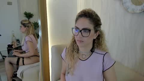 Snapshot of velora_ chatting on 11-11-25, 03:50 Velora online show from 11-11-25, 03:50