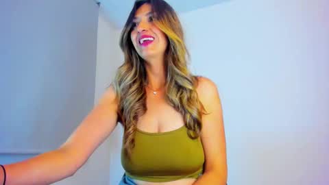 Snapshot of velourmuse chatting on 03-08-26, 01:36 Sara online show from 03-08-26, 01:36