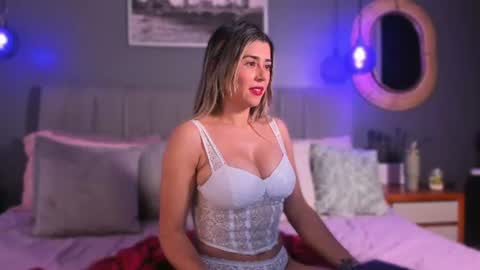 veluna_ online show from 06-09-26, 12:17