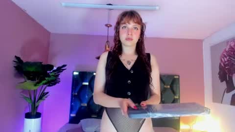 Isabella  online show from 06-09-26, 11:44