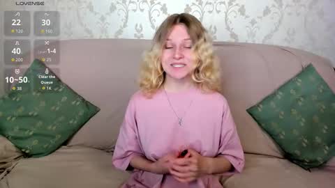 velvet_peach_ online show from 09-10-25, 11:43