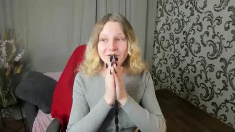 velvet_peach_ online show from 11-29-25, 10:18