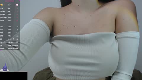 Snapshot of velvetcrystal chatting on 12-31-24, 05:00 Crystal PVT OPEN online show from 12-31-24, 05:00