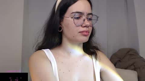 Snapshot of velvetcrystal chatting on 03-12-25, 03:35 Crystal PVT OPEN online show from 03-12-25, 03:35