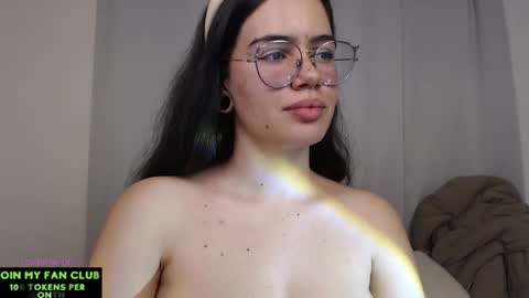 Snapshot of velvetcrystal chatting on 03-12-25, 06:40 Crystal PVT OPEN online show from 03-12-25, 06:40