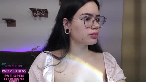Snapshot of velvetcrystal chatting on 10-02-25, 04:41 Crystal PVT OPEN online show from 10-02-25, 04:41