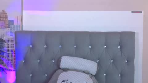 velvetfox_ online show from 11-02-25, 08:00