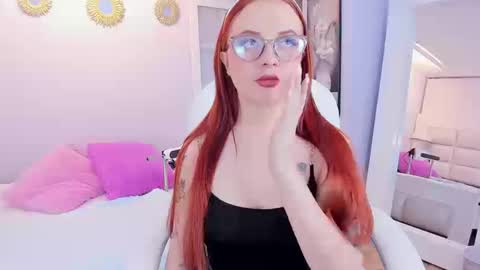 Snapshot of velvetxxvice chatting on 09-08-25, 09:58 Yvonne online show from 09-08-25, 09:58