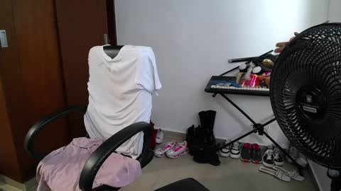 Snapshot of venelope1 chatting on 11-27-25, 08:00 Venelope 3 online show from 11-27-25, 08:00