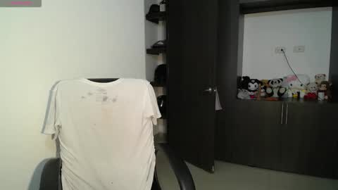 Snapshot of venelope1 chatting on 02-25-26, 02:21 Venelope 3 online show from 02-25-26, 02:21