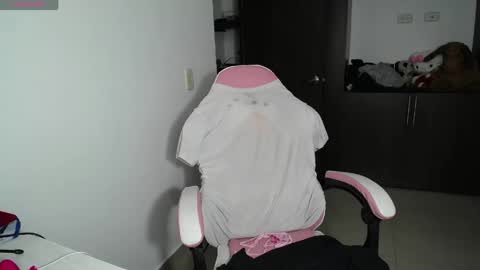 Snapshot of venelope1 chatting on 05-13-26, 03:04 Venelope 3 online show from 05-13-26, 03:04