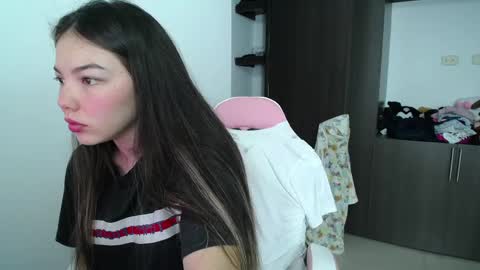 Snapshot of venelope1 chatting on 05-14-26, 11:00 Venelope 3 online show from 05-14-26, 11:00