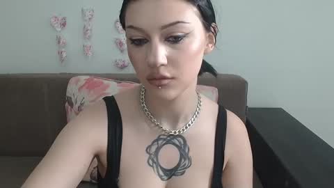 Snapshot of venera_goddess chatting on 02-17-25, 08:52 Naly online show from 02-17-25, 08:52