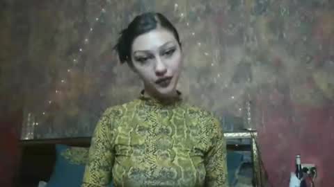 Snapshot of venera_goddess chatting on 12-14-25, 09:14 Naly online show from 12-14-25, 09:14