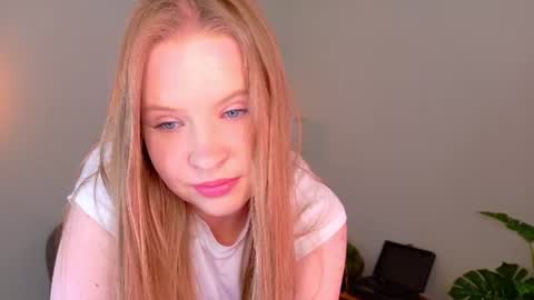 Snapshot of veneranova chatting on 07-29-26, 02:04 Venera online show from 07-29-26, 02:04