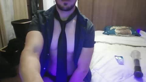 Snapshot of venezuelan420 chatting on 10-15-25, 04:12 venezuelan420 online show from 10-15-25, 04:12